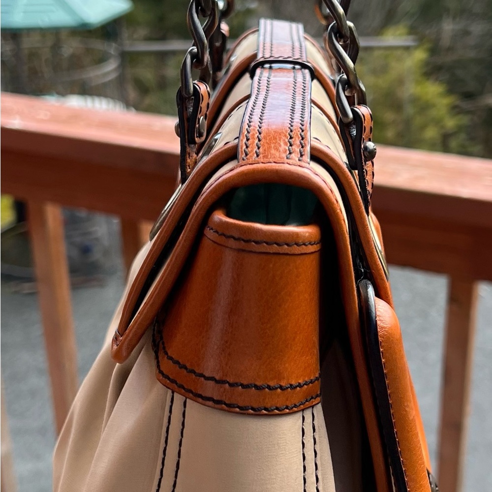 💼 Fendi Catene B Bag 💼 - Picture 3 of 14